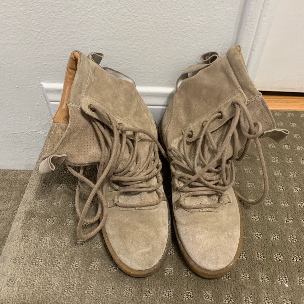Represent boots . Excellent condition